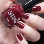 陪小姐姐涂指甲油图片,与小姐姐共绘美丽瞬间